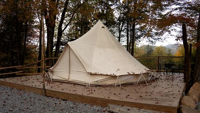 Romantic Glamping Under the Trees with Hot Tub Stargazing and Fire Pit Nights in Waynesville, North Carolina - Waynesville, North Carolina - glamping.directory