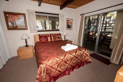 Delightful Rustic Cabin for Family and Group Getaways near Heavenly Ski Resort and Lake Tahoe, California - South Lake Tahoe, California - glamping.directory