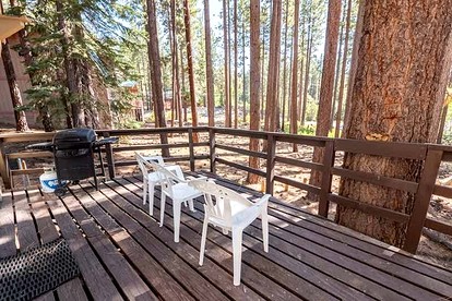 Delightful Rustic Cabin for Family and Group Getaways near Heavenly Ski Resort and Lake Tahoe, California - South Lake Tahoe, California - glamping.directory