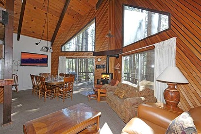 Delightful Rustic Cabin for Family and Group Getaways near Heavenly Ski Resort and Lake Tahoe, California - South Lake Tahoe, California - glamping.directory