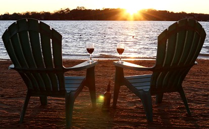 Family-Friendly Cabin Rental on Lake Wylie near Charlotte, North Carolina - Charlotte, North Carolina - glamping.directory