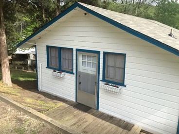 Family-Friendly Cabin Rental on Lake Wylie near Charlotte, North Carolina - glamping.directory