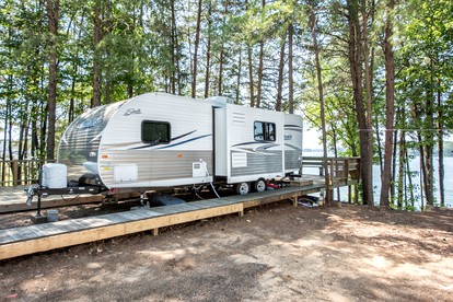 Family-Friendly Cabin Rental on Lake Wylie near Charlotte, North Carolina - Charlotte, North Carolina - glamping.directory