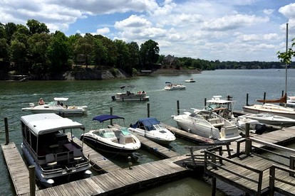Family-Friendly Cabin Rental on Lake Wylie near Charlotte, North Carolina - Charlotte, North Carolina - glamping.directory