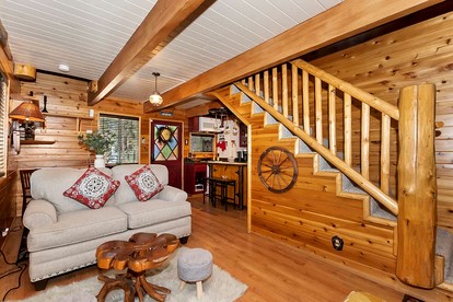 Tranquil Retreat: Lakeside Cabin in Fawnskin, Big Bear Mountains - San Bernardino, California - glamping.directory