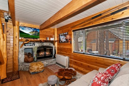 Tranquil Retreat: Lakeside Cabin in Fawnskin, Big Bear Mountains - San Bernardino, California - glamping.directory