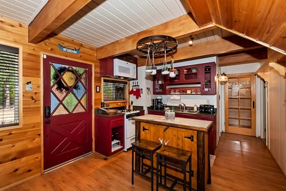 Tranquil Retreat: Lakeside Cabin in Fawnskin, Big Bear Mountains - San Bernardino, California - glamping.directory