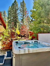 Spacious Mountain Cabin with Game Room and Outdoor Spa near Snow Summit in Big Bear, CA - Big Bear Lake, California - glamping.directory