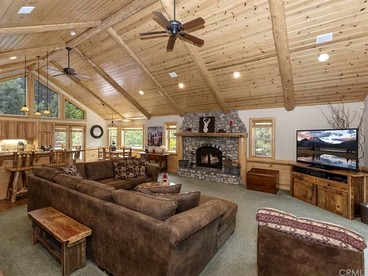 Spacious Mountain Cabin with Game Room and Outdoor Spa near Snow Summit in Big Bear, CA - Big Bear Lake, California - glamping.directory