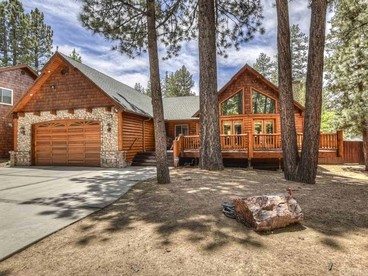 Spacious Mountain Cabin with Game Room and Outdoor Spa near Snow Summit in Big Bear, CA - glamping.directory