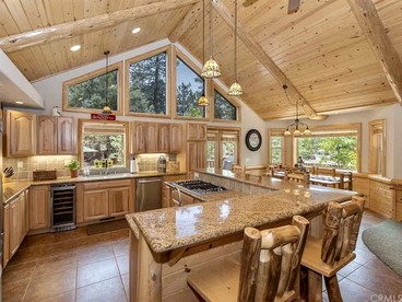 Spacious Mountain Cabin with Game Room and Outdoor Spa near Snow Summit in Big Bear, CA - Big Bear Lake, California - glamping.directory