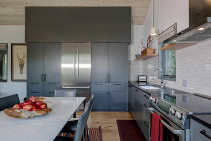 Stylish Ski Cabin Retreat with Hot Tub near Yellowstone in Big Sky, Montana - Big Sky, Montana - glamping.directory