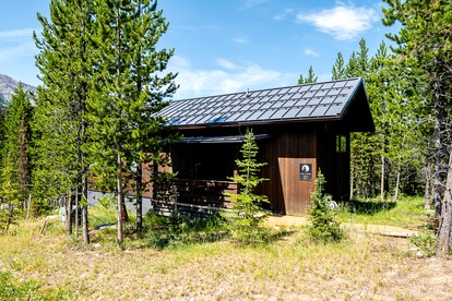 Stylish Ski Cabin Retreat with Hot Tub near Yellowstone in Big Sky, Montana - Big Sky, Montana - glamping.directory