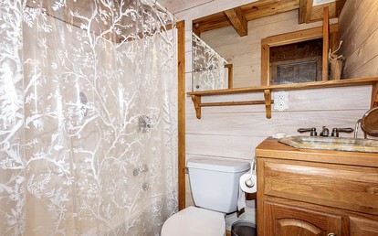 Peaceful Hillside Retreat with Panoramic Valley Views near Wineries in Newberg, Oregon - Newberg, Oregon - glamping.directory