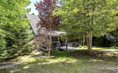 Peaceful Hillside Retreat with Panoramic Valley Views near Wineries in Newberg, Oregon - glamping.directory