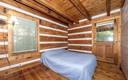 Peaceful Hillside Retreat with Panoramic Valley Views near Wineries in Newberg, Oregon - Newberg, Oregon - glamping.directory