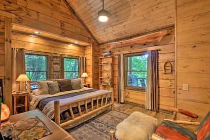 Waterfront Cabin in Topton, NC - Topton, North Carolina - glamping.directory