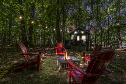 Luxurious Tiny Cabin with Hot-Tub and Fire Pit in Tennessee - Monteagle, Tennessee - glamping.directory