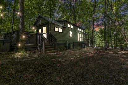 Luxurious Tiny Cabin with Hot-Tub and Fire Pit in Tennessee - glamping.directory