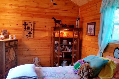 Farmhouse Guest Room with Mountain Views for a Getaway Only Five Minutes from Downtown Blue Ridge, Georgia - Blue Ridge, Georgia - glamping.directory