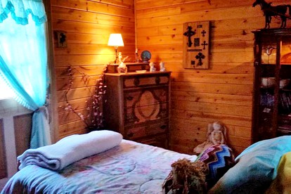 Farmhouse Guest Room with Mountain Views for a Getaway Only Five Minutes from Downtown Blue Ridge, Georgia - Blue Ridge, Georgia - glamping.directory