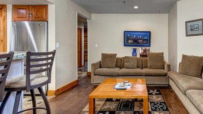 Lakeside Getaway Cabin on Family Resort with Pool near Deer Valley and Park City, Utah - Park City, Utah - glamping.directory