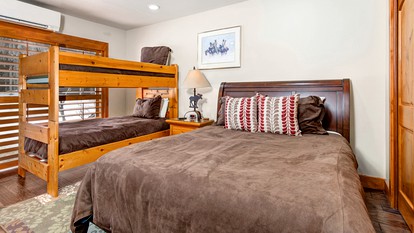 Lakeside Getaway Cabin on Family Resort with Pool near Deer Valley and Park City, Utah - Park City, Utah - glamping.directory