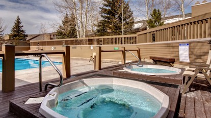 Lakeside Getaway Cabin on Family Resort with Pool near Deer Valley and Park City, Utah - Park City, Utah - glamping.directory