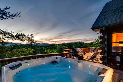 Secluded Luxury Cabin with Hot Tub on 40 Private Acres Near Moorefield, West Virginia - Moorefield, West Virginia - glamping.directory