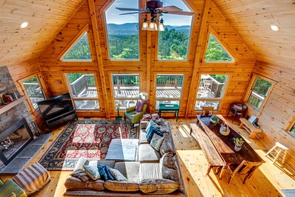 Secluded Luxury Cabin with Hot Tub on 40 Private Acres Near Moorefield, West Virginia - Moorefield, West Virginia - glamping.directory