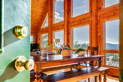Secluded Luxury Cabin with Hot Tub on 40 Private Acres Near Moorefield, West Virginia - Moorefield, West Virginia - glamping.directory