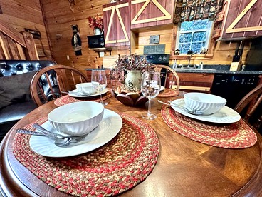 Embrace Nature in this Cosy Cabin with Hot-tub and Fireplace in  Sevierville, Tennessee - Sevierville, Tennessee - glamping.directory