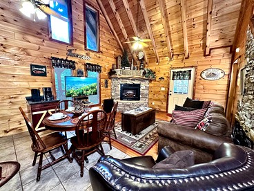 Embrace Nature in this Cosy Cabin with Hot-tub and Fireplace in  Sevierville, Tennessee - Sevierville, Tennessee - glamping.directory