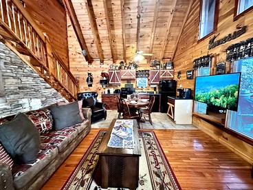 Embrace Nature in this Cosy Cabin with Hot-tub and Fireplace in  Sevierville, Tennessee - Sevierville, Tennessee - glamping.directory