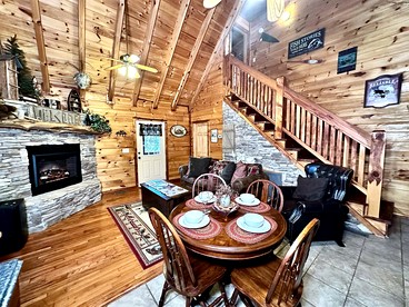 Embrace Nature in this Cosy Cabin with Hot-tub and Fireplace in  Sevierville, Tennessee - Sevierville, Tennessee - glamping.directory
