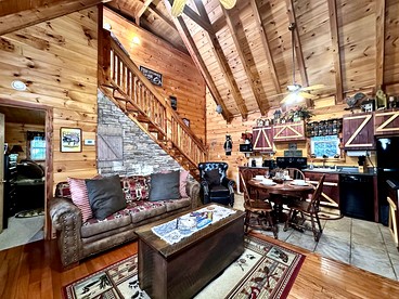 Embrace Nature in this Cosy Cabin with Hot-tub and Fireplace in  Sevierville, Tennessee - Sevierville, Tennessee - glamping.directory