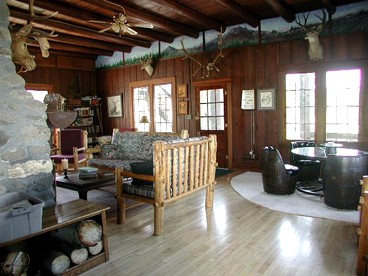 Group Vacation Rental for Family and Corporate Getaways near Glacier National Park, Montana - East Glacier Park, Montana - glamping.directory