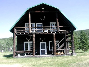 Group Vacation Rental for Family and Corporate Getaways near Glacier National Park, Montana - glamping.directory