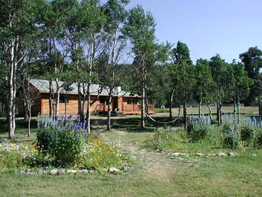 Group Vacation Rental for Family and Corporate Getaways near Glacier National Park, Montana - East Glacier Park, Montana - glamping.directory