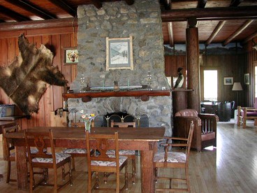 Group Vacation Rental for Family and Corporate Getaways near Glacier National Park, Montana - East Glacier Park, Montana - glamping.directory