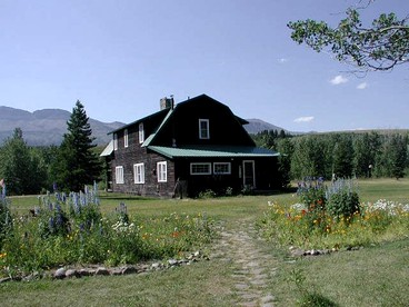 Group Vacation Rental for Family and Corporate Getaways near Glacier National Park, Montana - East Glacier Park, Montana - glamping.directory