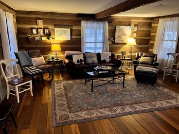Rustic Cabin with Large Deck near Franklin, Tennessee - Franklin, Tennessee - glamping.directory