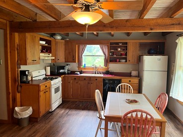 Rustic Cabin with Large Deck near Franklin, Tennessee - Franklin, Tennessee - glamping.directory