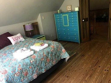 Rustic Cabin with Large Deck near Franklin, Tennessee - Franklin, Tennessee - glamping.directory