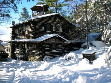Historic Lodge in New York State for Family Glamping Getaway - Wallkill, New York - glamping.directory