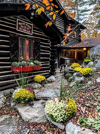 Historic Lodge in New York State for Family Glamping Getaway - Wallkill, New York - glamping.directory