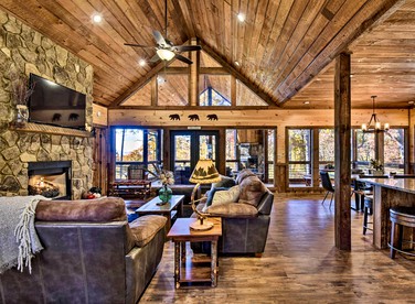 Glamping in the Mountains: Stunning Cabin with a Hot Tub near Morganton, Georgia - Morganton, Georgia - glamping.directory