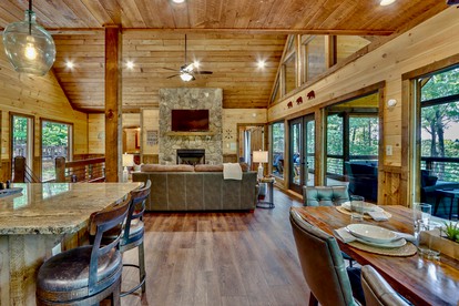 Glamping in the Mountains: Stunning Cabin with a Hot Tub near Morganton, Georgia - Morganton, Georgia - glamping.directory