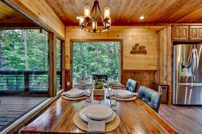 Glamping in the Mountains: Stunning Cabin with a Hot Tub near Morganton, Georgia - Morganton, Georgia - glamping.directory