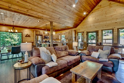 Glamping in the Mountains: Stunning Cabin with a Hot Tub near Morganton, Georgia - Morganton, Georgia - glamping.directory